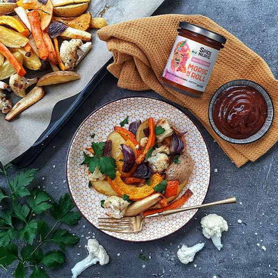 Veganes Ofengemüse mit Kartoffeln, Kürbis, Pastinaken und würziger Sauce Moroc'n'Roll