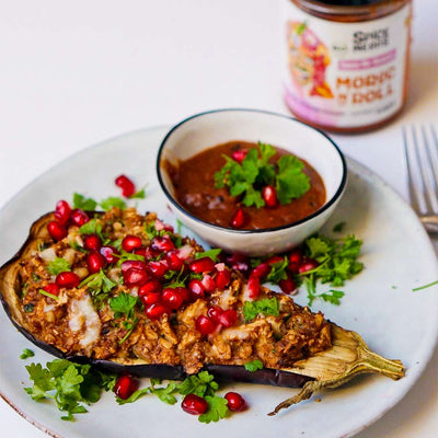 Gefüllte Aubergine mit Blumenkohlreis, Walnüssen und Moroc'n'Roll Sauce