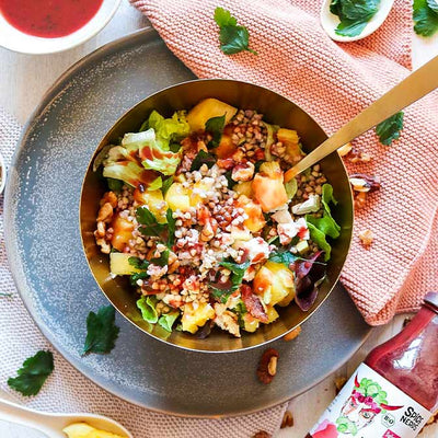 Buchweizen-Bowl mit Ananas, Avocado, Feta und fruchtig-scharfem Vulcano Dressing