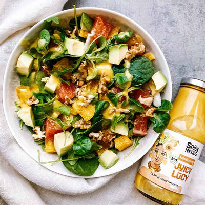 Tropischer Wintersalat mit Orange, Grapefruit, Avocado und Juicy Lucy Orangendressing
