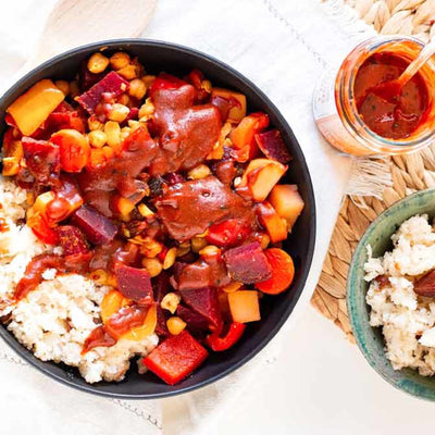 Tajine Rezept: Marokkanische Tajine mit Gemüse, Moroc'n'Roll Sauce und Dattel-Reis