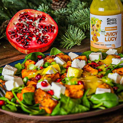 Wintersalat mit gebackener Süßkartoffel, Feta und Juicy Lucy Salatdressing